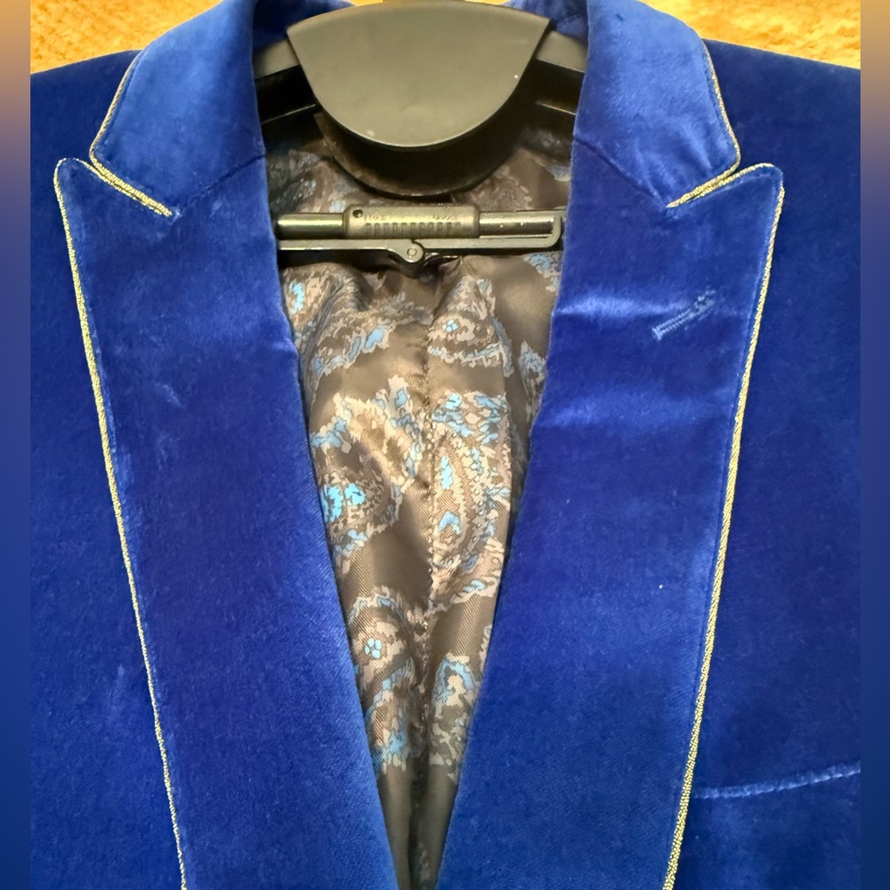 TALLIA Blue Velvet Sport Coat with Luxurious Design